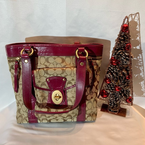 🌺🌺Host Pick 11/9!!!  Gorgeous Coach Logo fabric & Fushia leather Tote - Picture 14 of 16